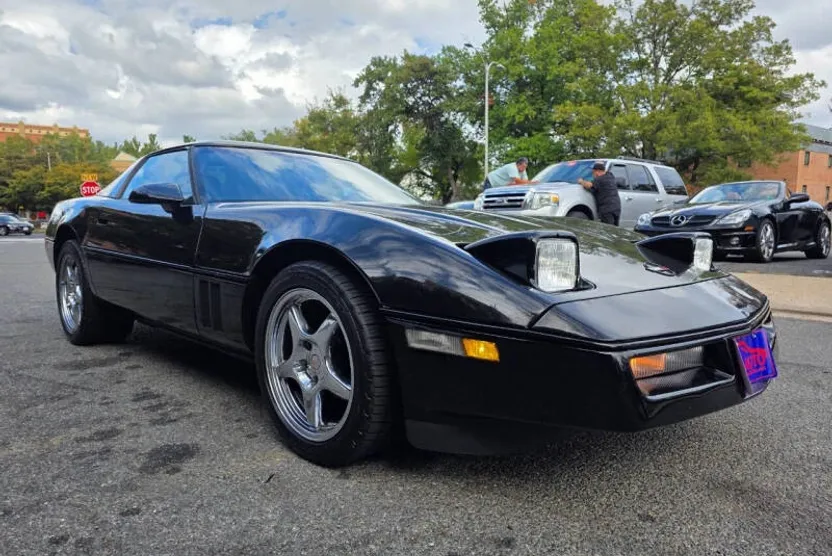1985 Chevrolet Corvette photo 1