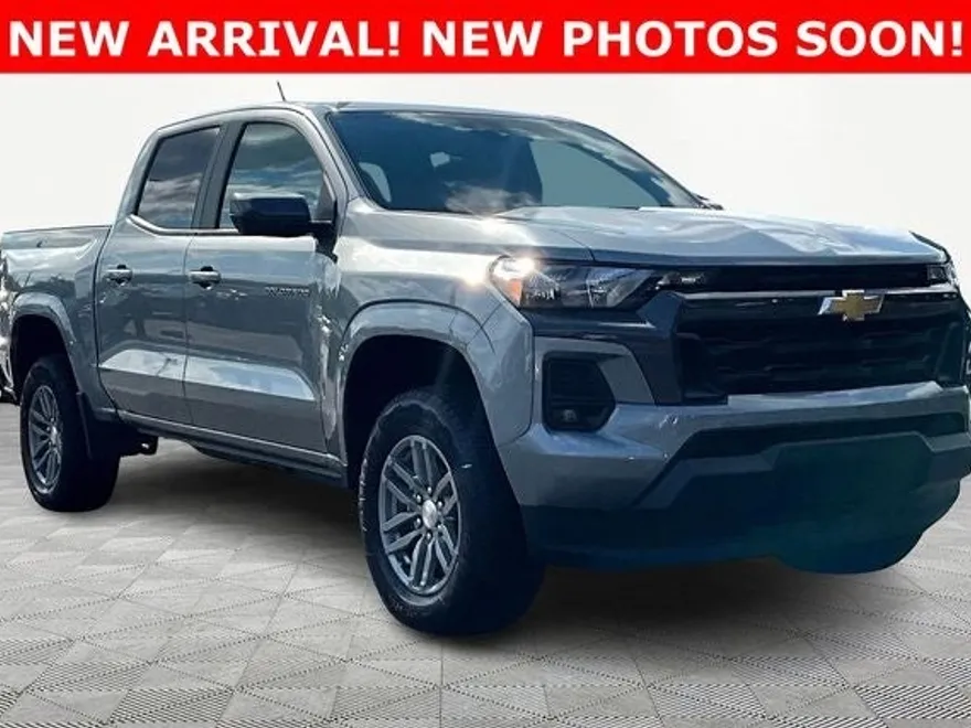 2024 Chevrolet Colorado LT photo 1