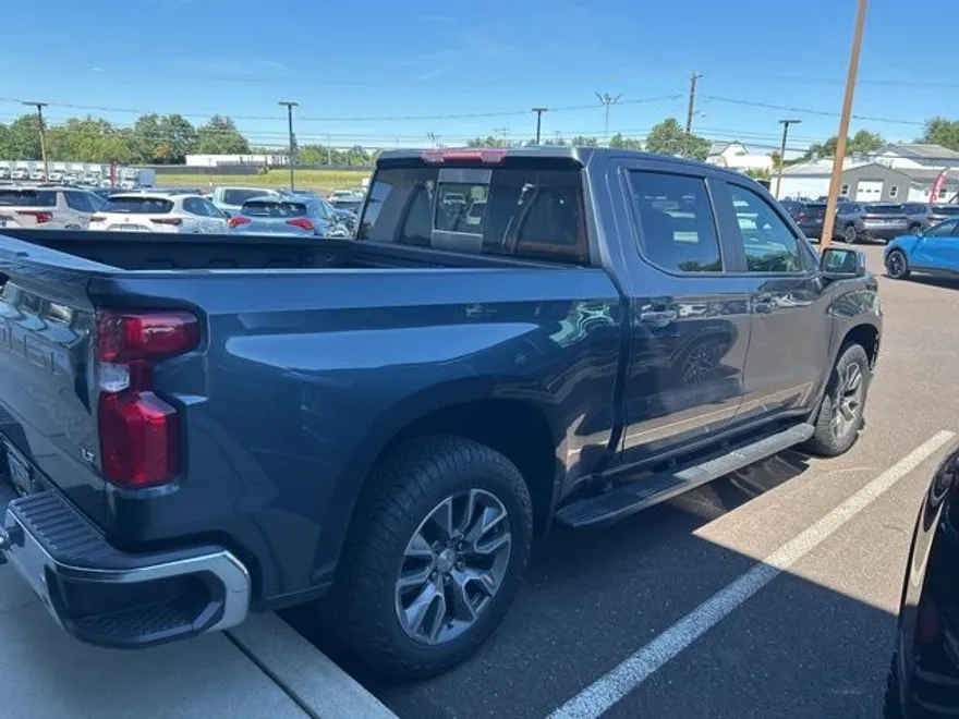 2021 Chevrolet Silverado 1500 LT photo 1