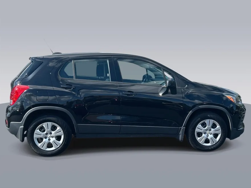 2017 Chevrolet Trax LS photo 1