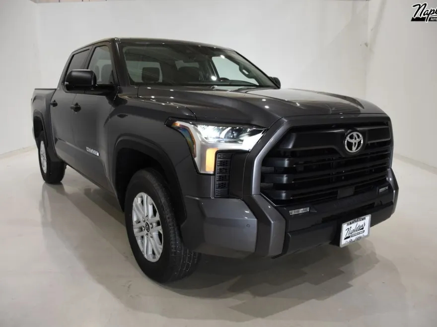 2024 Toyota Tundra SR5 photo 1