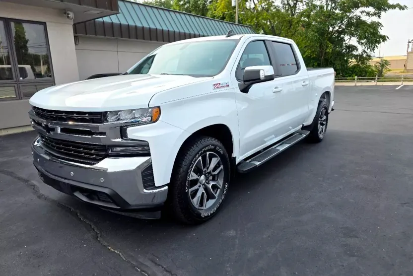 2020 Chevrolet Silverado 1500 LT photo 1