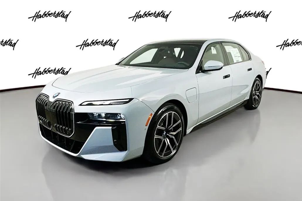 2026 Bmw 750e photo 1