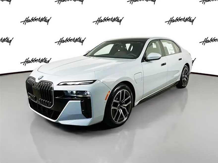2026 Bmw 750e photo 1