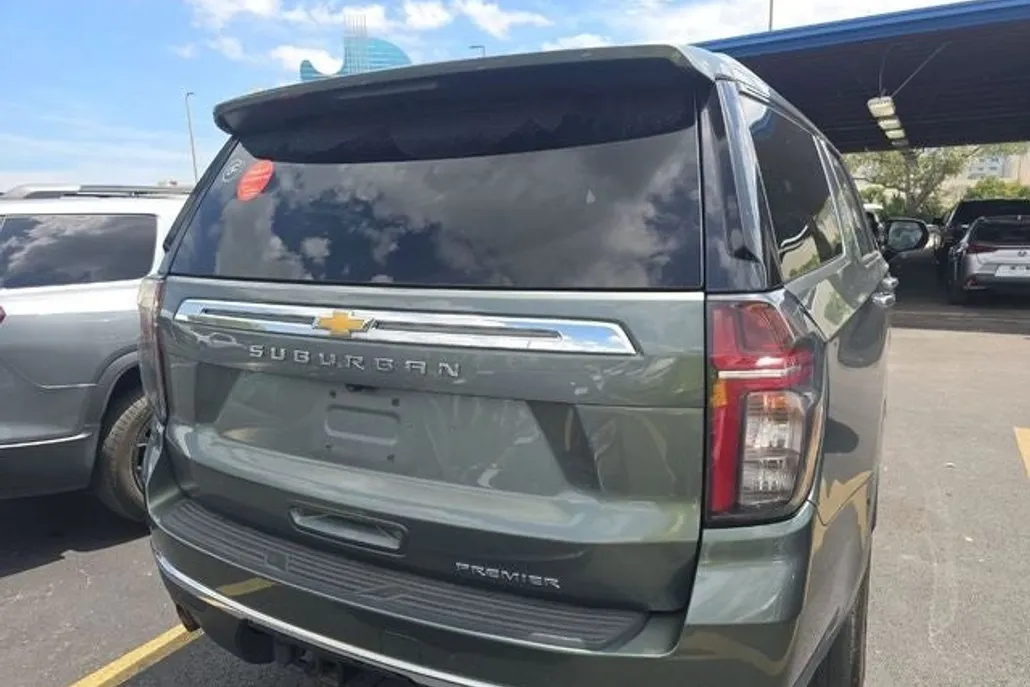 2023 Chevrolet Suburban Premier photo 1