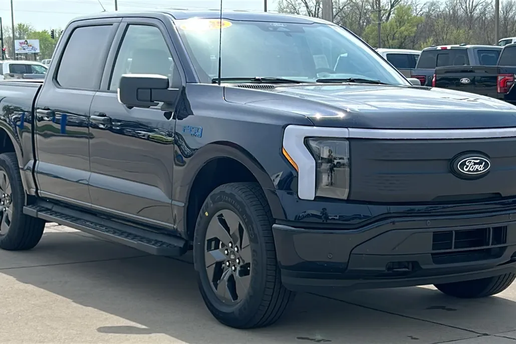 2025 Ford F-150 Lightning photo 1