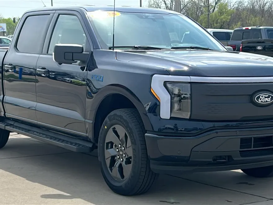2025 Ford F-150 Lightning photo 1