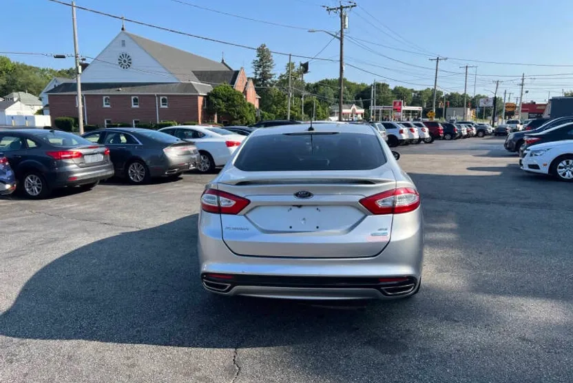 2016 Ford Fusion SE photo 1