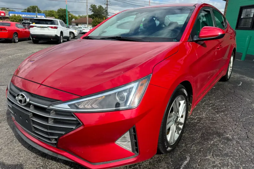2020 Hyundai Elantra SEL photo 1