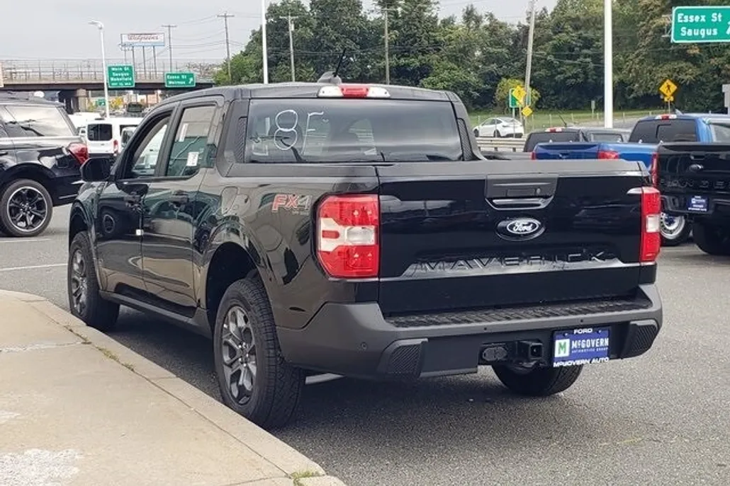 2025 Ford Maverick XLT photo 1