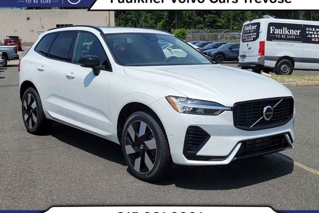 2025 Volvo XC60 Hybrid T8 Plus photo 1
