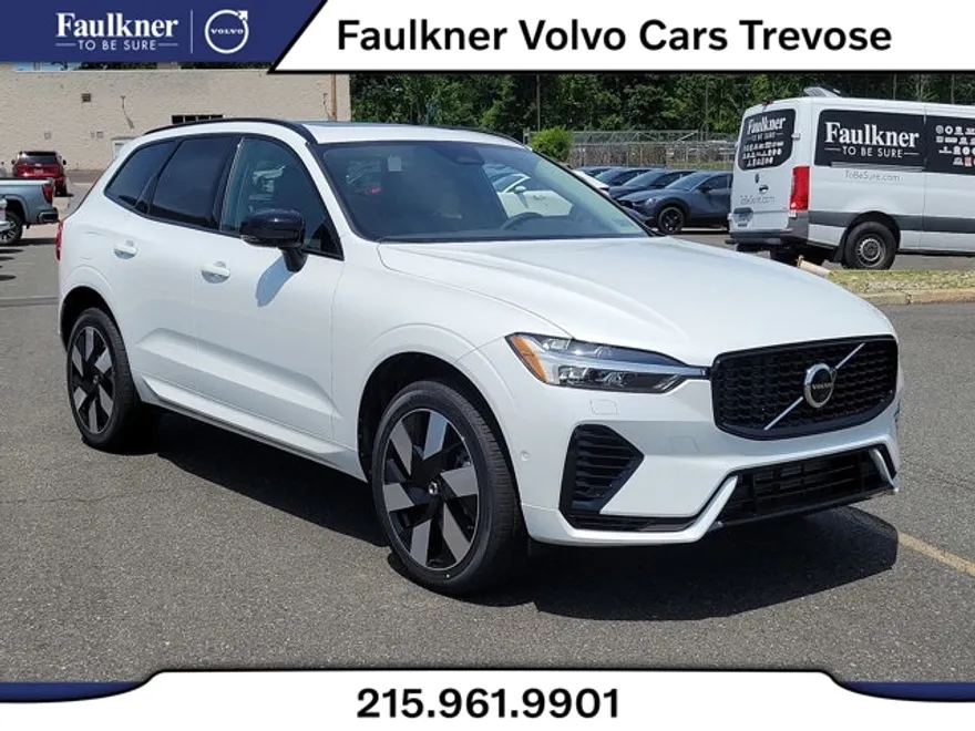 2025 Volvo XC60 Hybrid T8 Plus photo 1