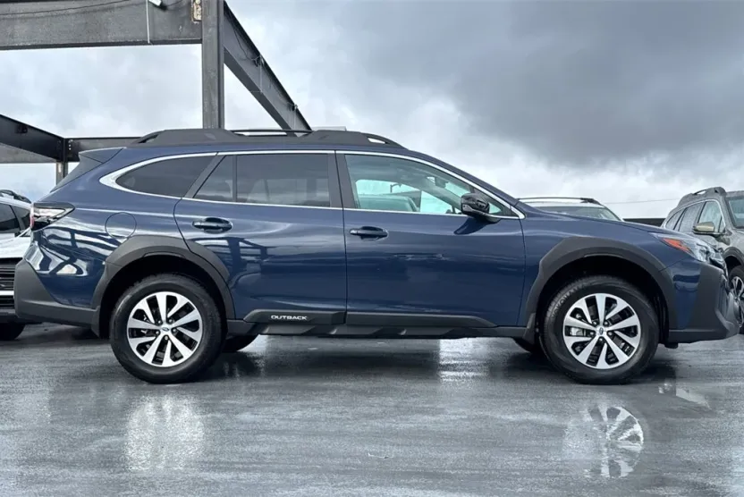 2025 Subaru Outback Premium photo 1