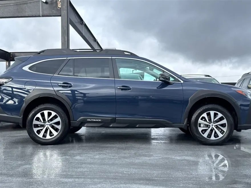 2025 Subaru Outback Premium photo 1