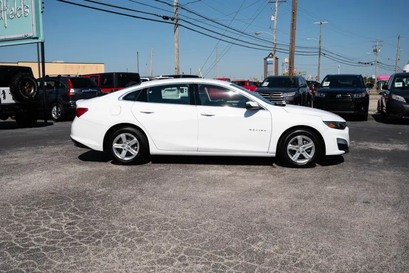 2021 Chevrolet Malibu LS photo 1