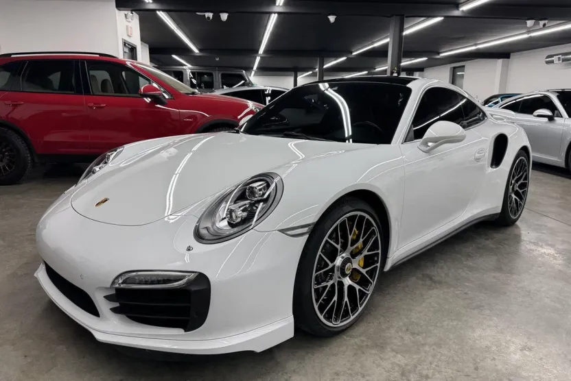 2015 Porsche 911 Turbo S photo 1