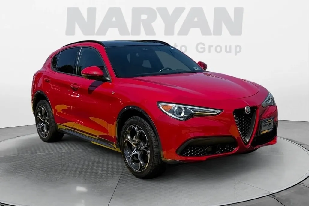 2022 Alfa Romeo Stelvio Ti photo 1