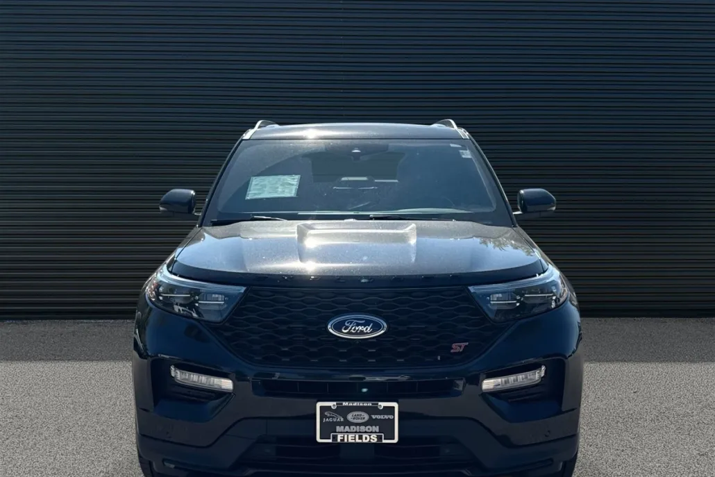2023 Ford Explorer ST photo 1