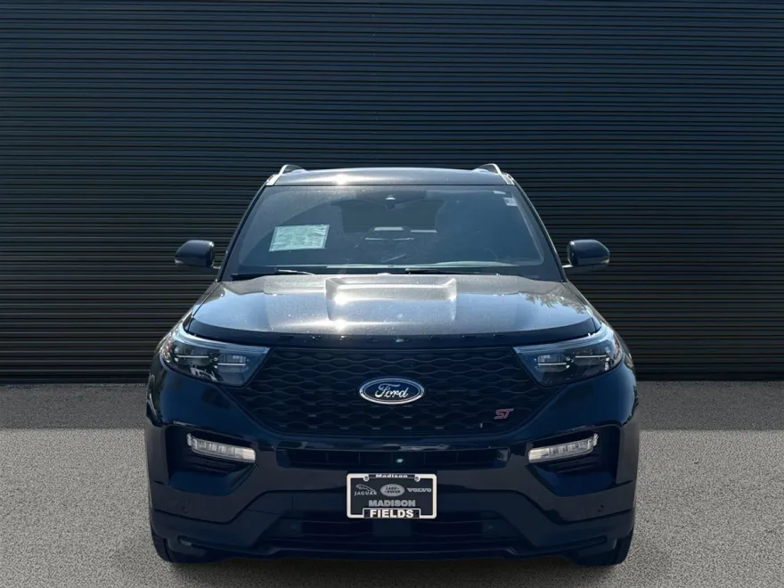 2023 Ford Explorer ST photo 1