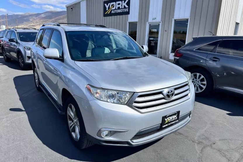 2011 Toyota Highlander Limited photo 1