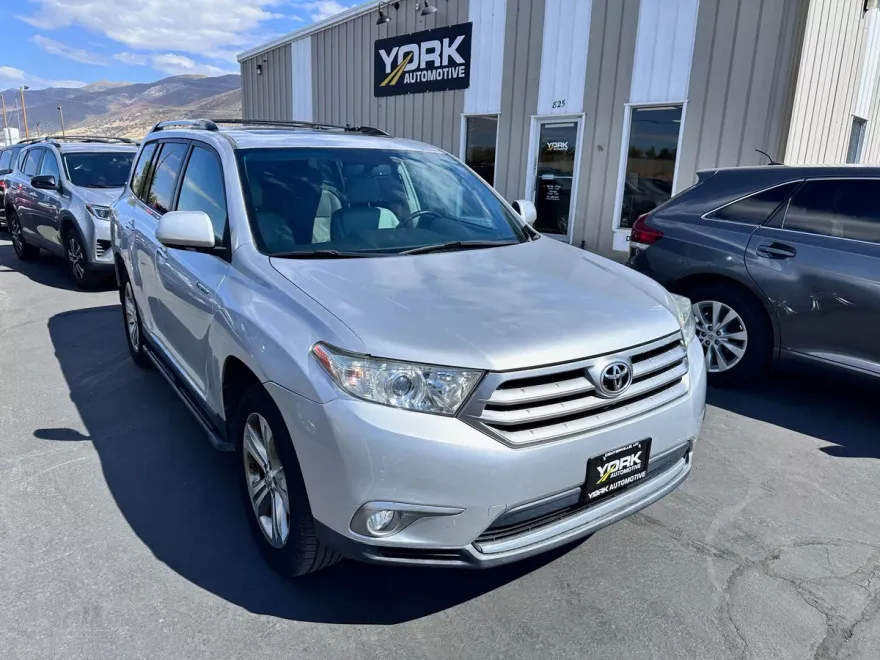 2011 Toyota Highlander Limited photo 1