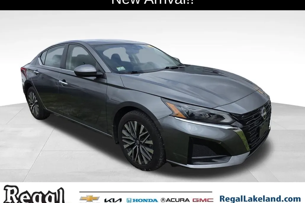 2023 Nissan Altima 2.5 SV photo 1