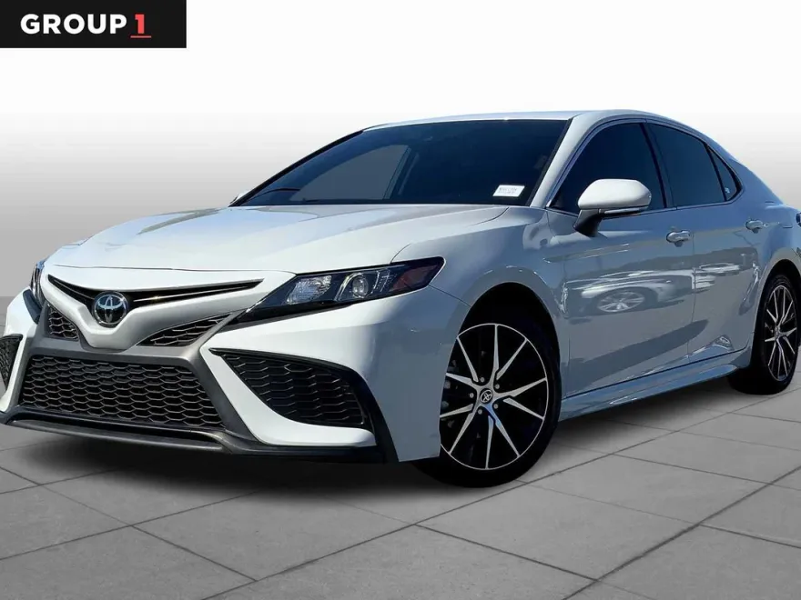 2022 Toyota Camry SE photo 1
