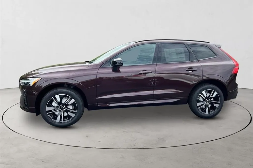 2026 Volvo XC60 B5 Core photo 1