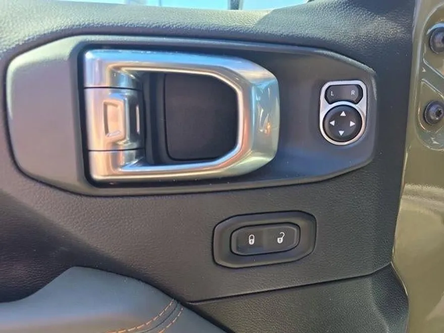2025 Jeep Gladiator Mojave photo 18