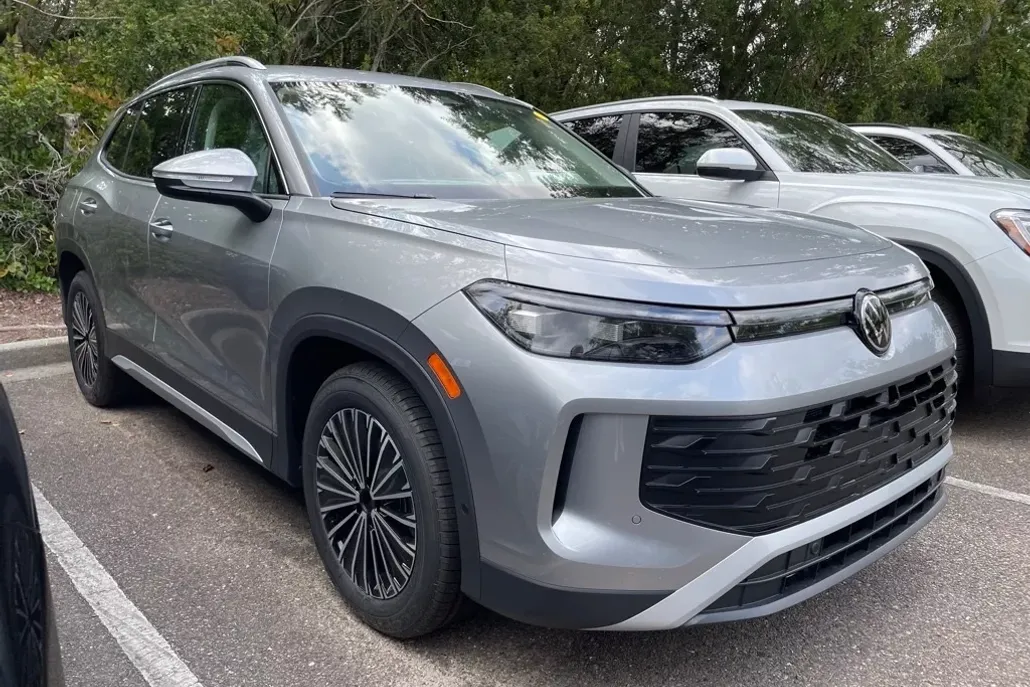 2025 Volkswagen Tiguan S photo 1