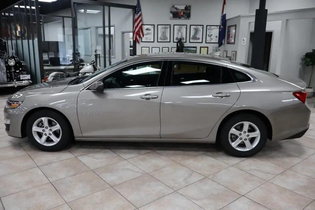 2023 Chevrolet Malibu 1LT photo 1