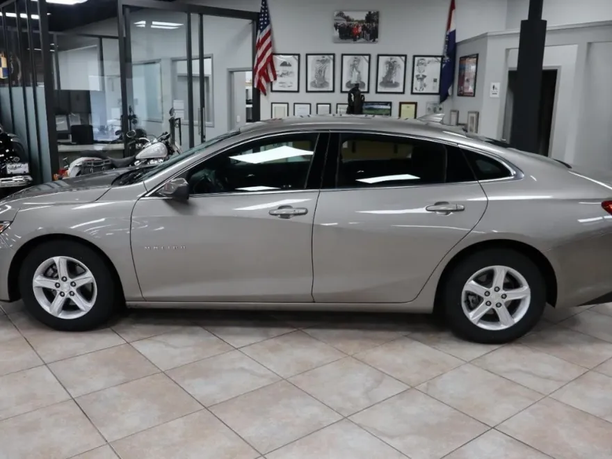 2023 Chevrolet Malibu 1LT photo 1
