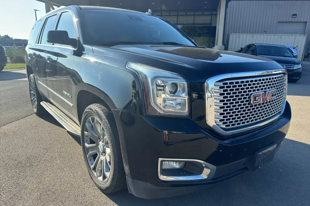 2016 Gmc Yukon 1500 Denali photo 1