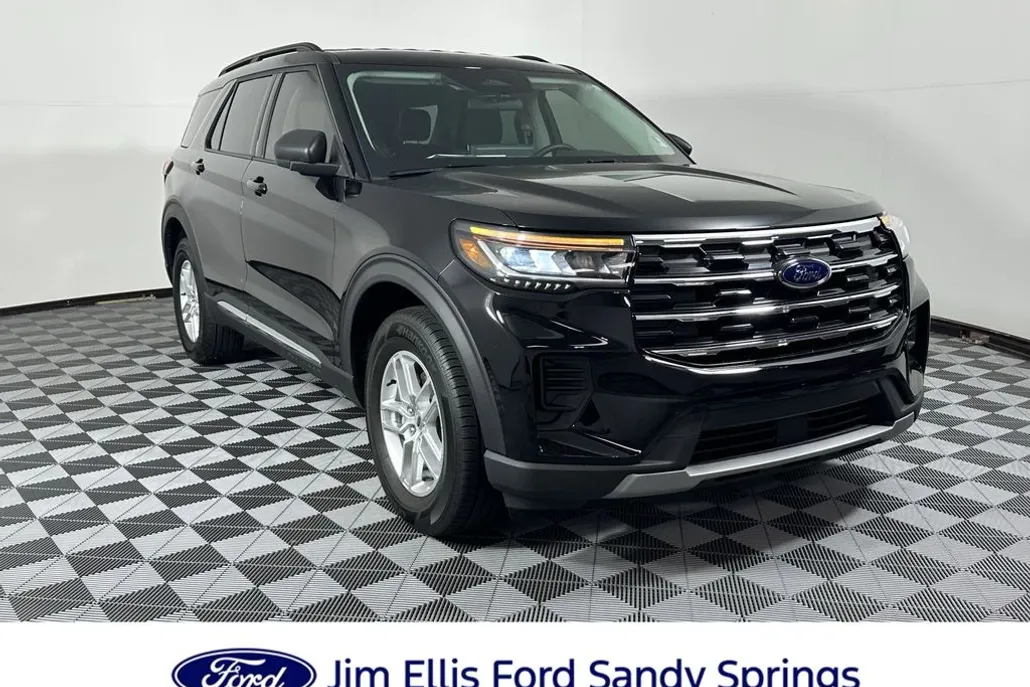 2025 Ford Explorer photo 1
