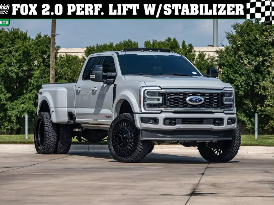 2025 Ford F-450 Platinum photo 1