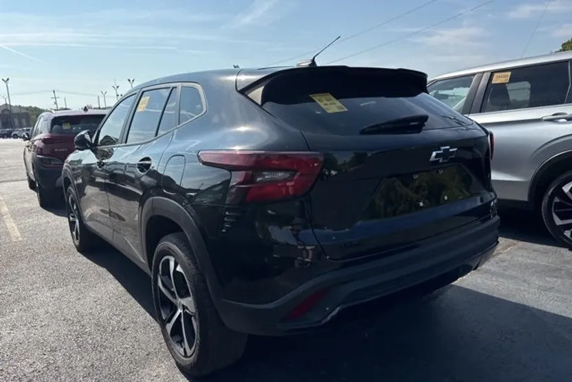 2024 Chevrolet Trax photo 1