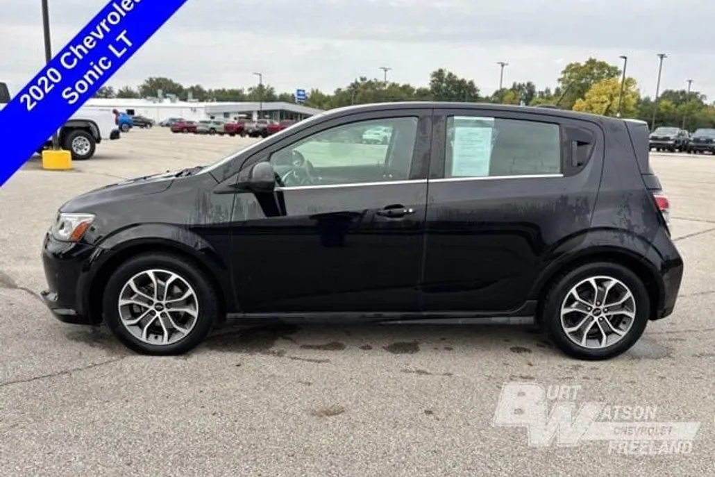 2020 Chevrolet Sonic LT photo 1