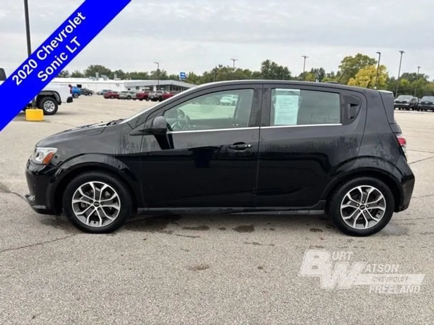 2020 Chevrolet Sonic LT photo 1