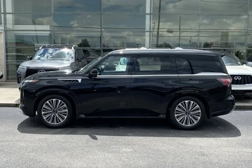 2025 Infiniti QX80 Luxe photo 1
