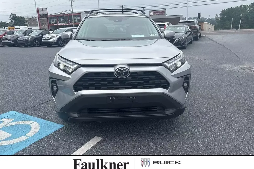 2024 Toyota RAV4 XLE Premium photo 1