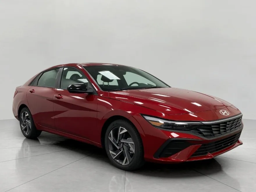 2025 Hyundai Elantra SEL Sport photo 1
