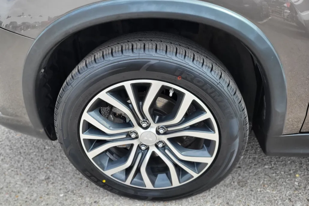 2016 Mitsubishi Outlander Sport ES SE photo 1