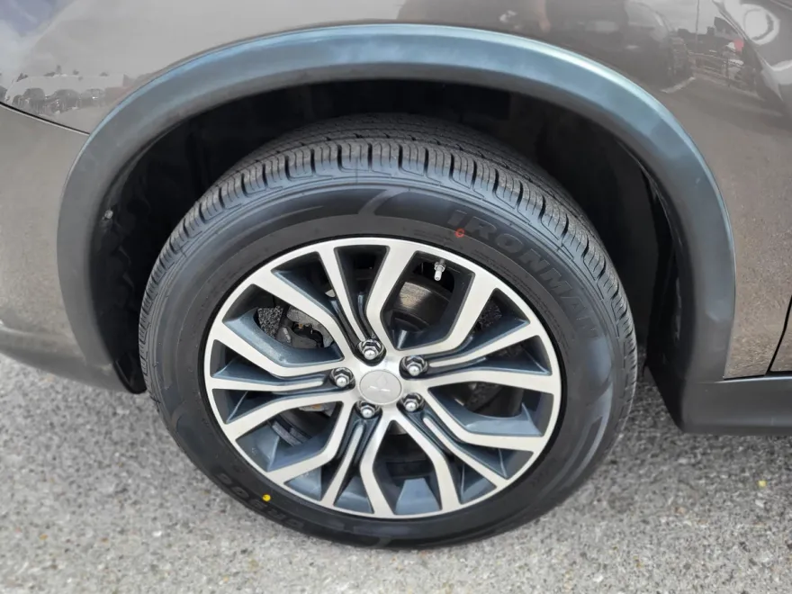 2016 Mitsubishi Outlander Sport ES SE photo 1