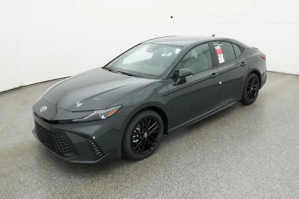 2026 Toyota Camry SE photo 1