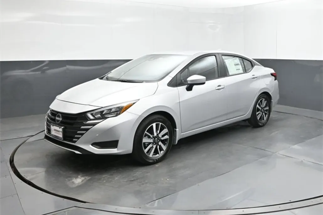 2025 Nissan Versa SV photo 1