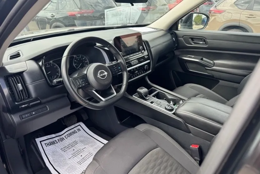 2024 Nissan Pathfinder SV photo 1