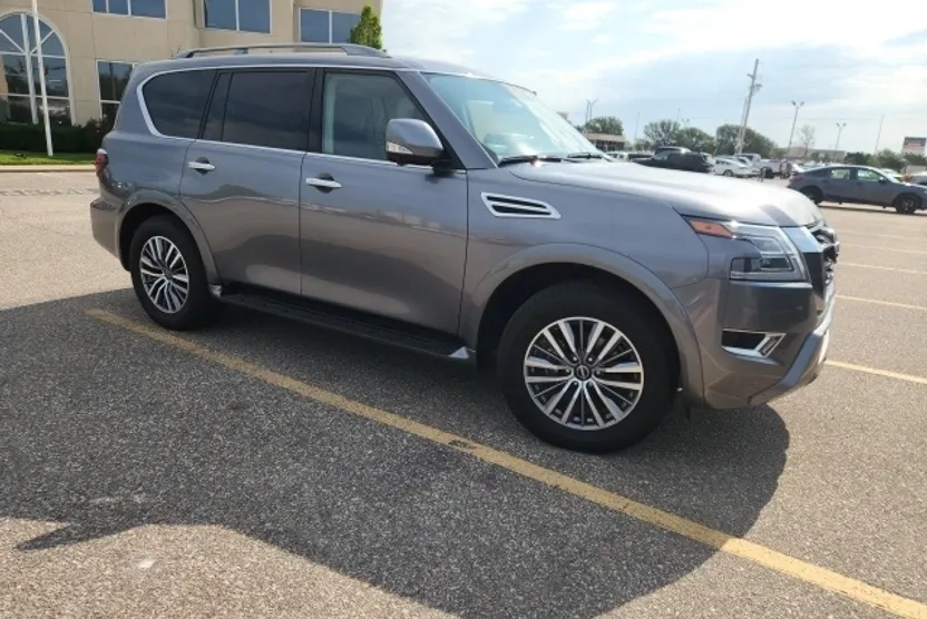 2023 Nissan Armada SL photo 1