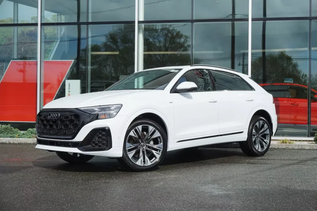 2025 Audi Q8 55 Premium Plus photo 1