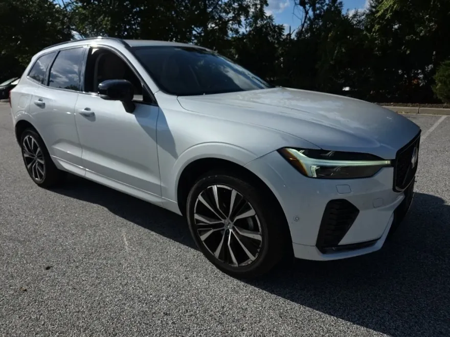 2023 Volvo XC60 B5 Ultimate photo 1