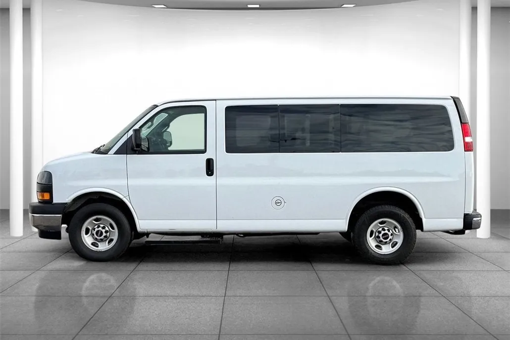 2019 Gmc Savana Passenger 3500 LS photo 1